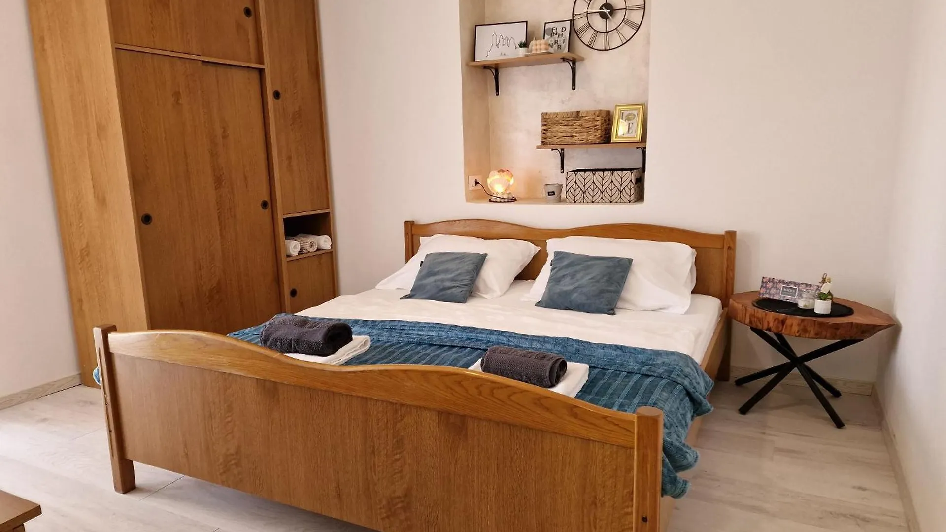 Apartment And Rooms Zora Kampor Croatia