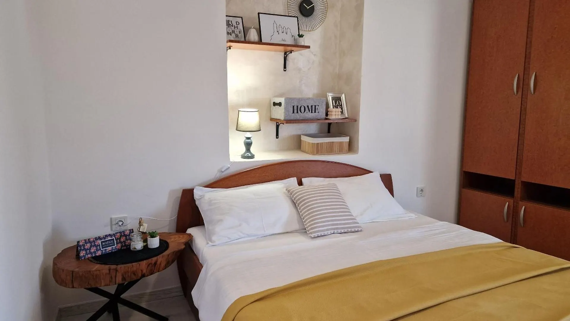 Apartment And Rooms Zora Kampor