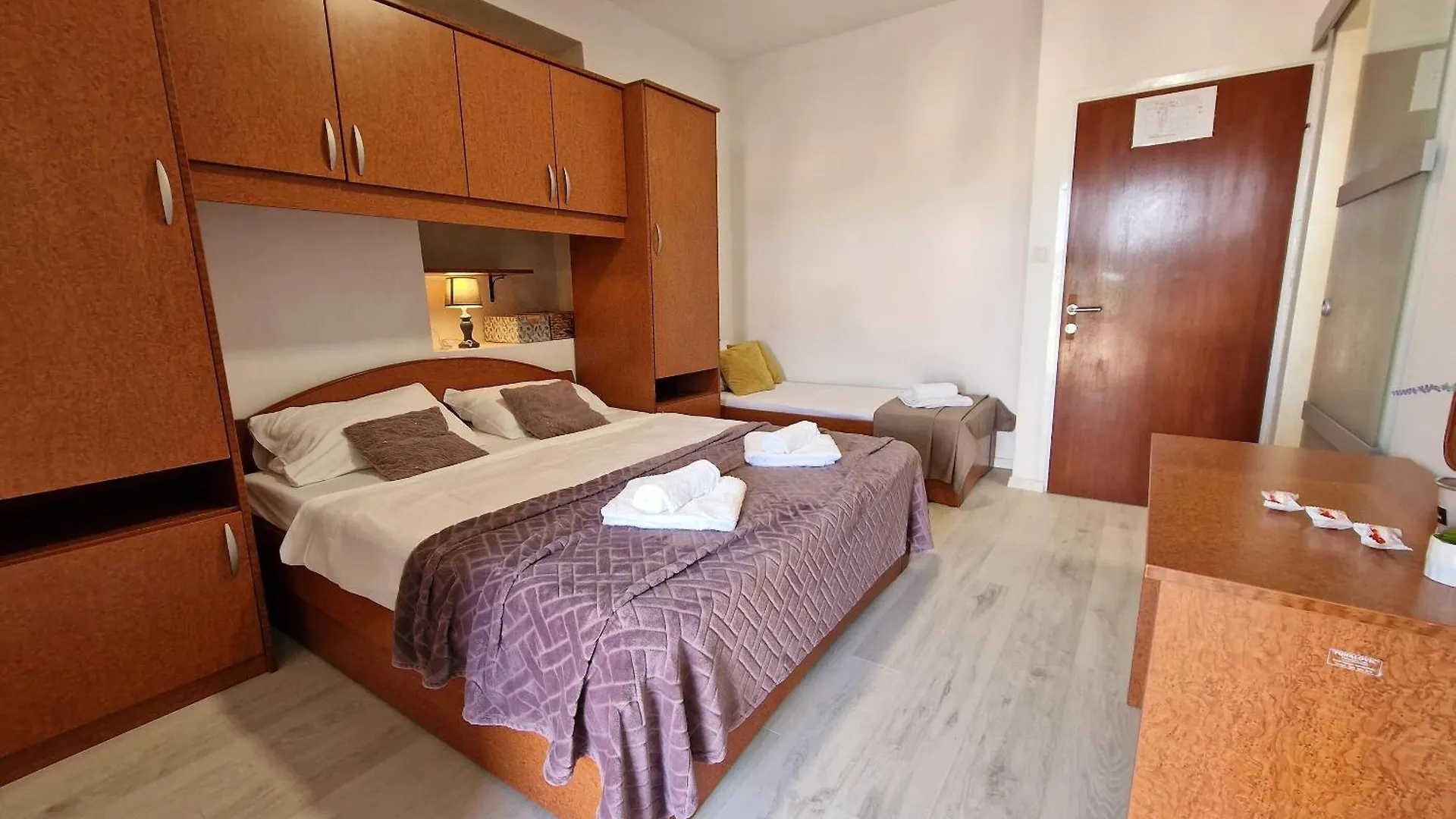 Apartment And Rooms Zora Kampor Croatia