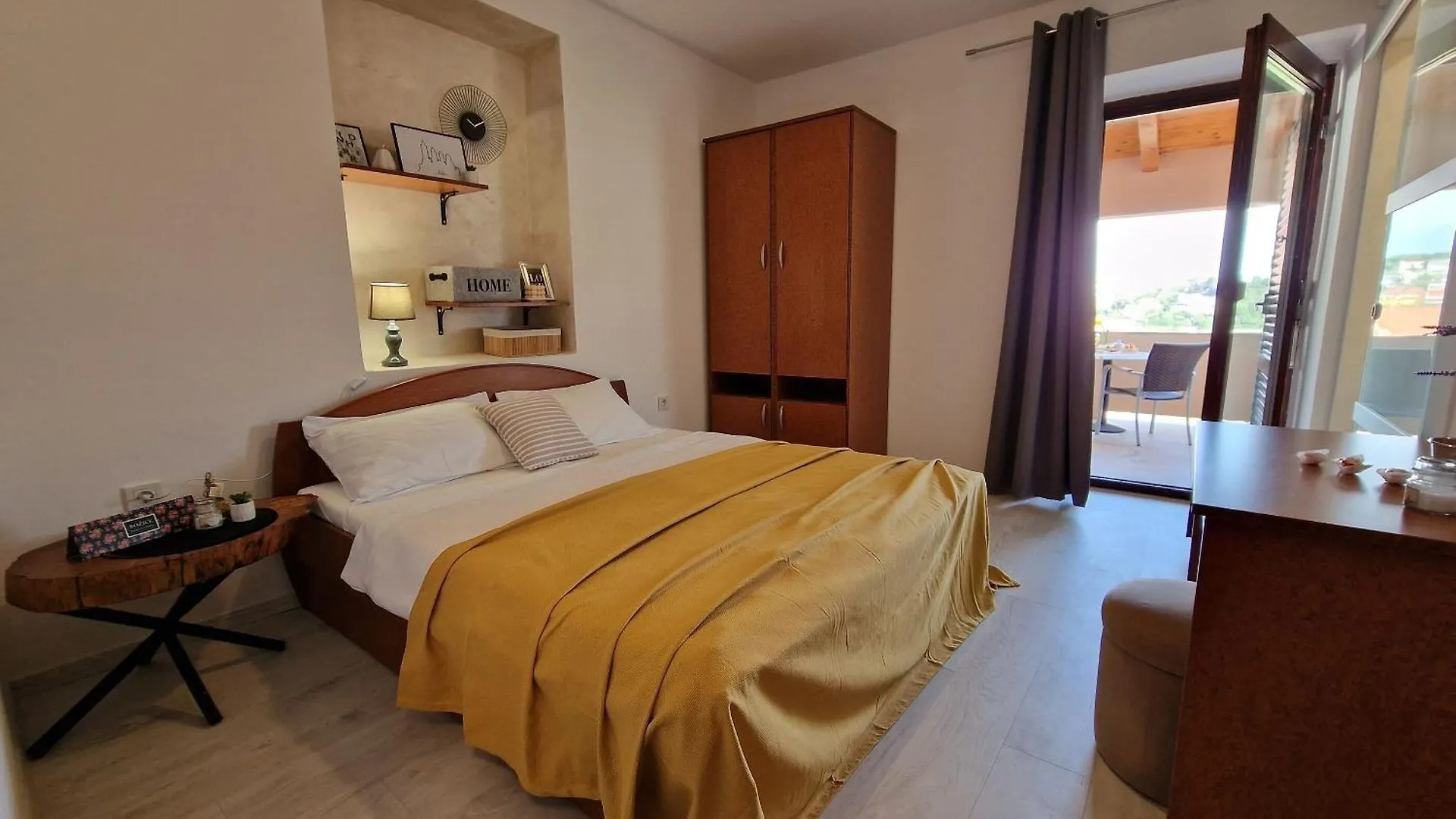 Apartment And Rooms Zora Kampor