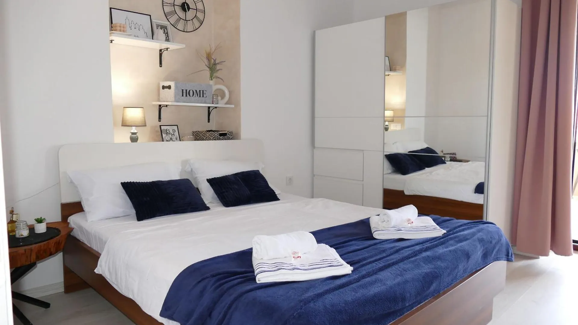 Apartment And Rooms Zora Kampor 0*,