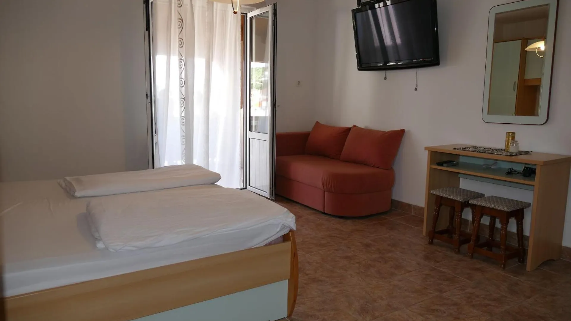 Apartment And Rooms Zora Kampor