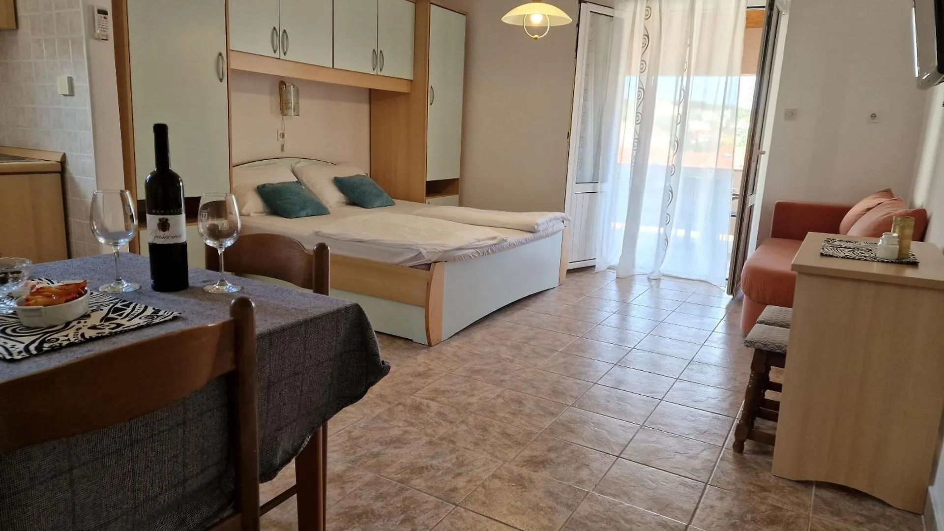 Apartment And Rooms Zora Kampor Croatia