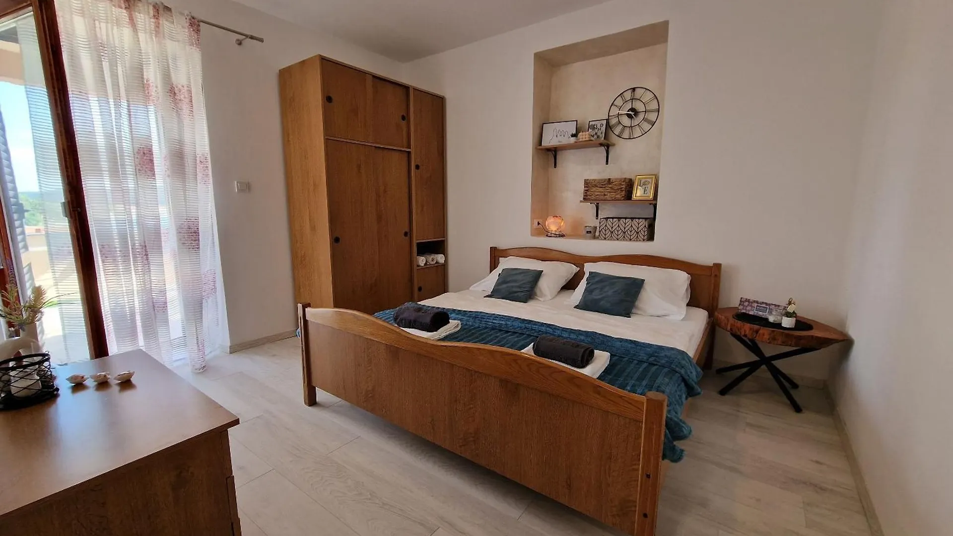 Apartment And Rooms Zora Kampor