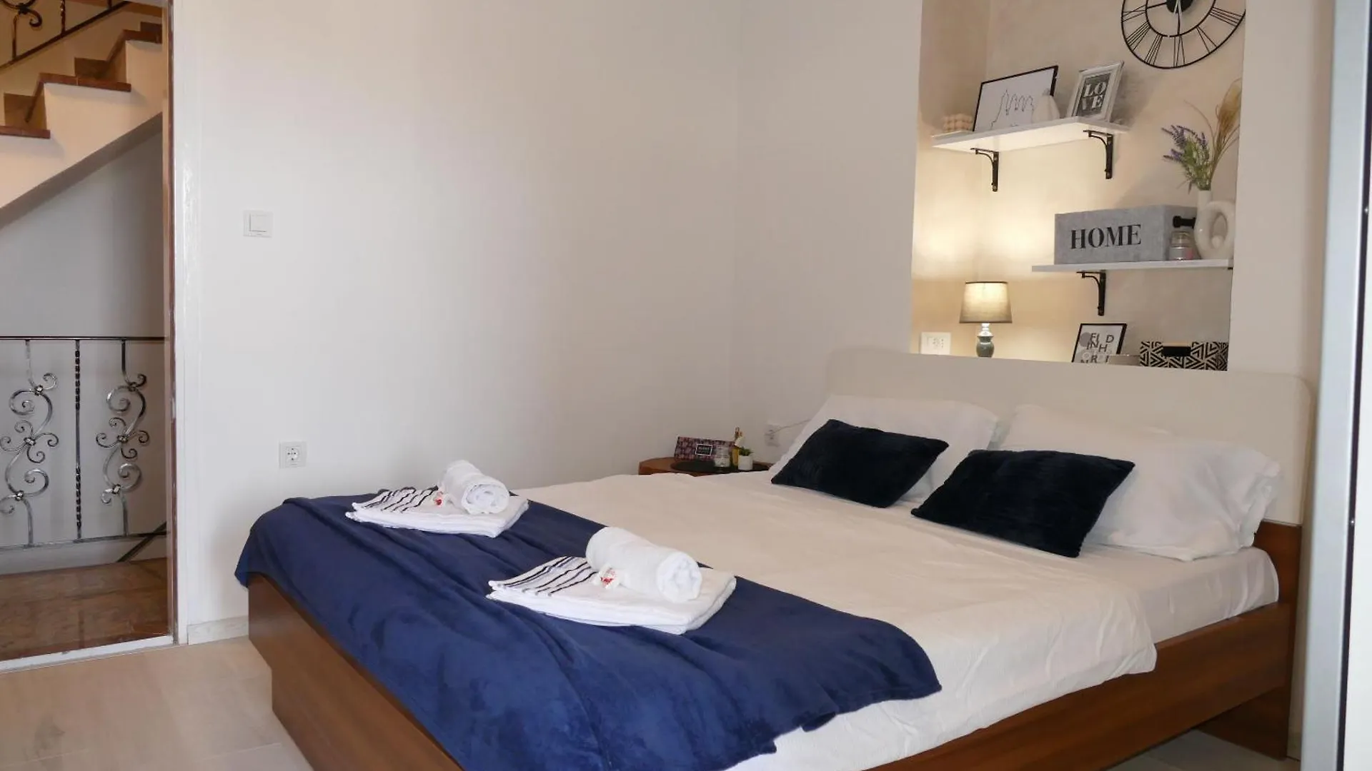 Apartment And Rooms Zora Kampor