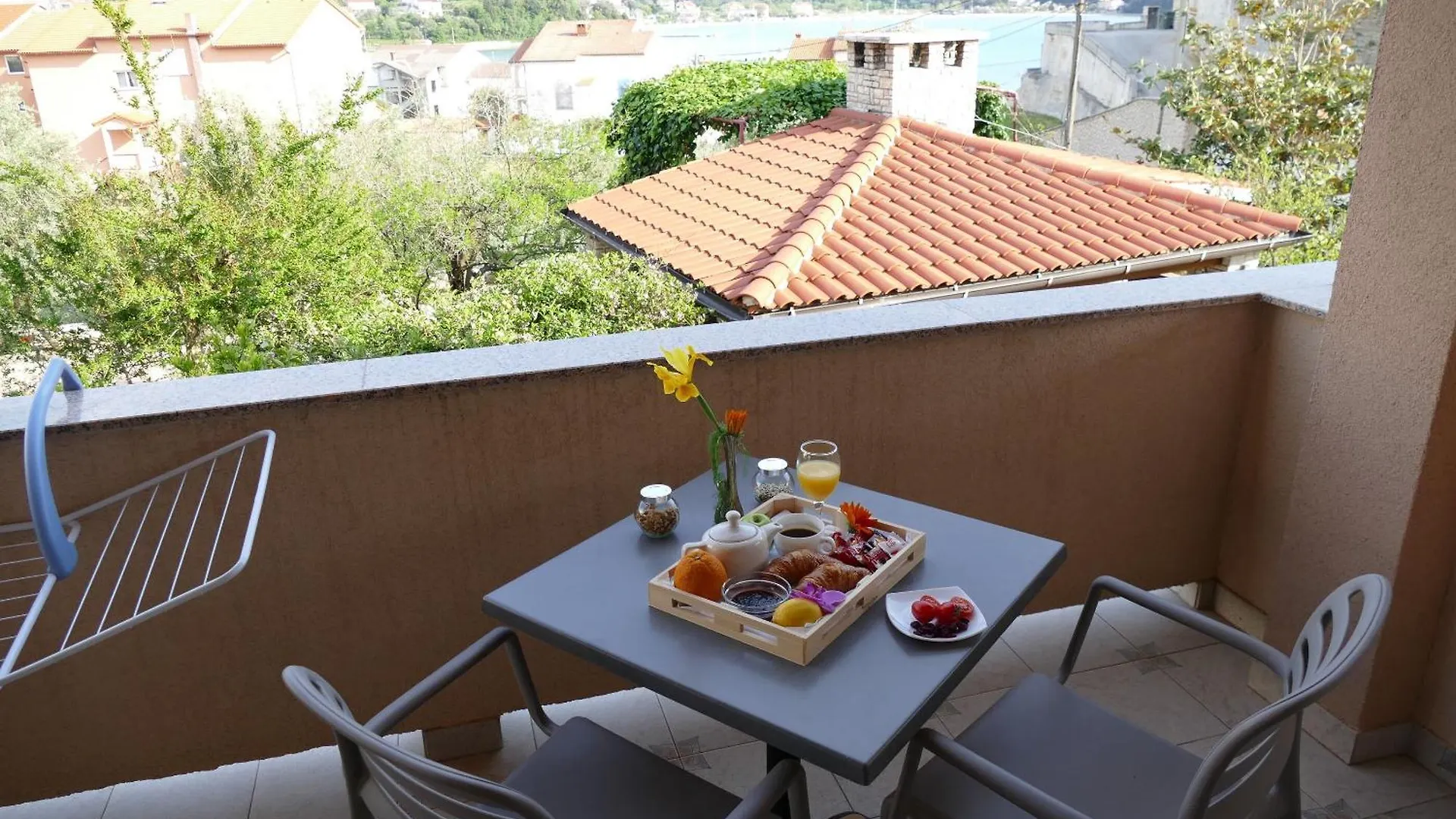 Apartment And Rooms Zora Kampor Croatia